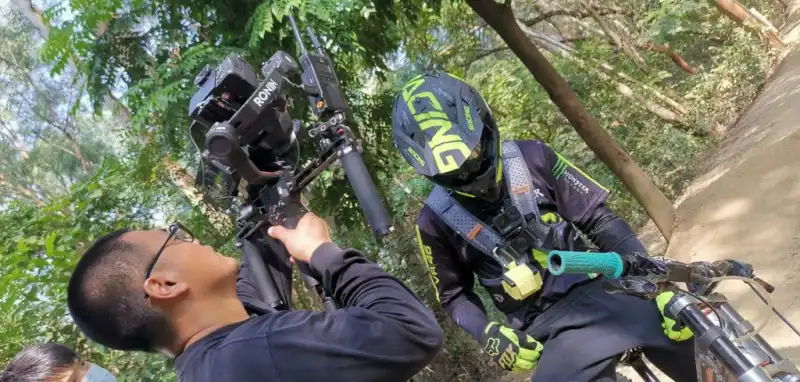 Kickstarter众筹 | GOPRO | 电池充电器 | 产品视频制作 