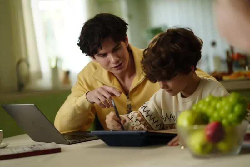 以星光为引，让才华可见——兰德传媒&汉王XPPen 年度暖心广告