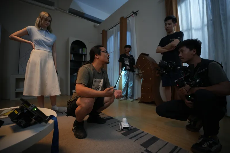 当科技遇见温暖 | 一只猫与一台机器人如何诠释现代陪伴