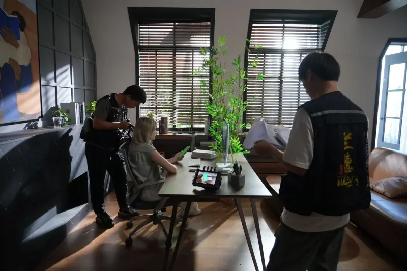 当科技遇见温暖 | 一只猫与一台机器人如何诠释现代陪伴