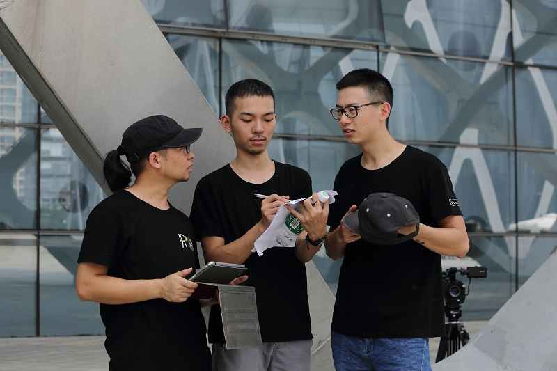 你身边的朋友都身价过亿了，你还在为多睡几分钟而在床上挣扎吗？